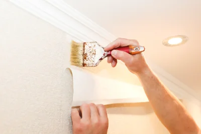 Pose de papier peint à Val-de-Roulans — revêtements muraux et toiles de verre